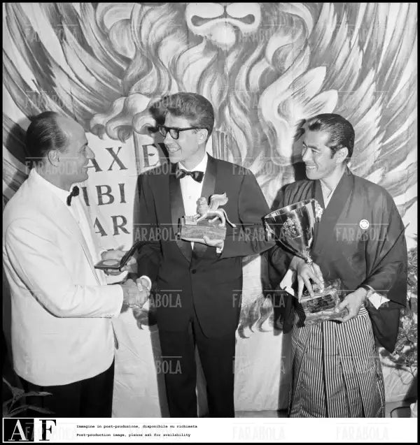 Vittorio De Seta, Alain Resnais e Toshiro Mifune, Festival di Venezia, 1961 - Farabola Immagine digitale