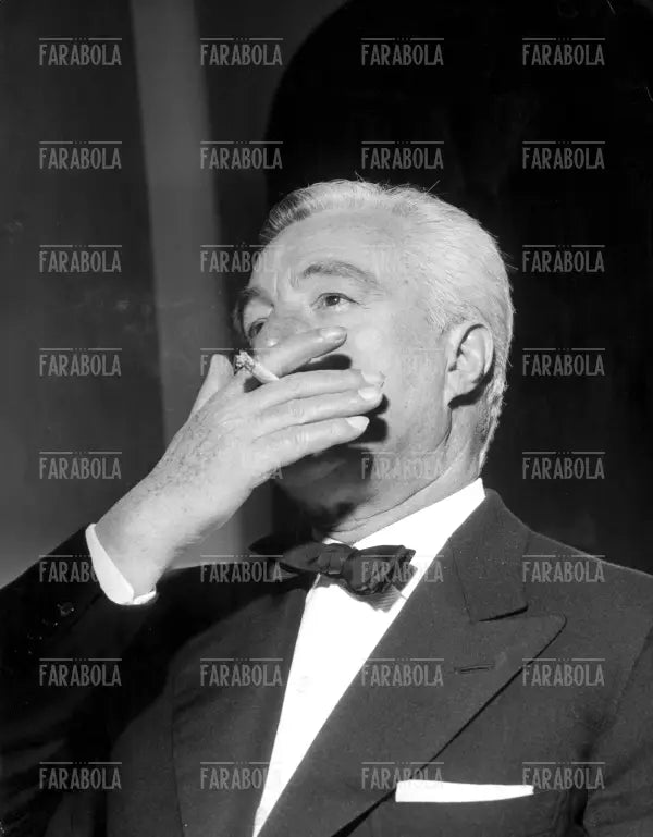 Vittorio De Sica alla prima del film Boccaccio '70, Milano, 1962 - Farabola Immagine digitale