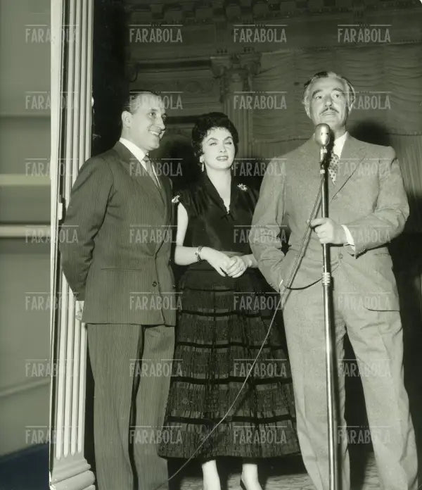 Vittorio De Sica e Gina Lollobrigida, Roma, 1954 - Farabola Immagine digitale