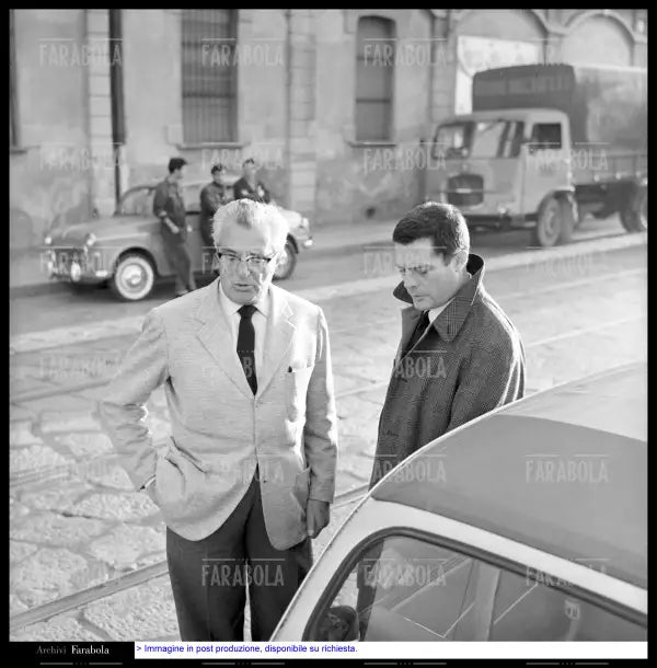 Vittorio De Sica e Marcello Mastroianni sul set del film Ieri, Oggi, Domani, 1963 - Farabola Immagine digitale