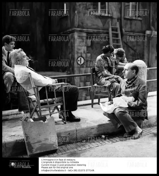 Vittorio De Sica e Roberto Rossellini sul set del film Il Generale Della Rovere, 1959 - Farabola Immagine digitale