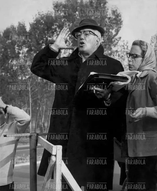 Vittorio De Sica sul set del film Ieri, Oggi, Domani, 1963 - Farabola Immagine digitale