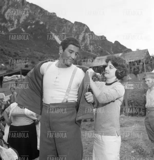Vittorio Gassman e Anna Maria Ferrero sul set del film La Grande Guerra, 1959 - Farabola Immagine digitale