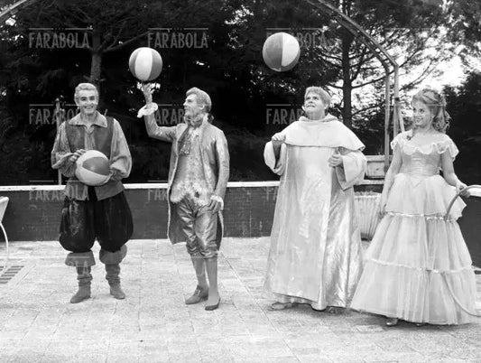 Vittorio Gassman, Marcello Mastroianni, Tino Buazzelli e Sandra Milo, film Fantasmi a Roma, 1961 - Farabola Immagine digitale