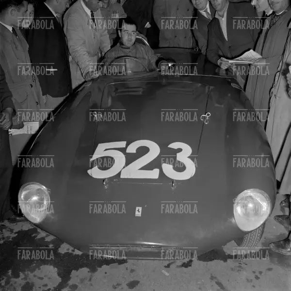 Vittorio Marzotto su Ferrari 500 Mondial, Ferrari, 1954 - Farabola Immagine digitale