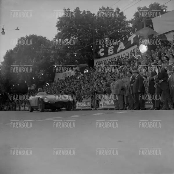 Vittorio Marzotto su Ferrari 500 Mondial, Mille Miglia, 1954 - Farabola Immagine digitale