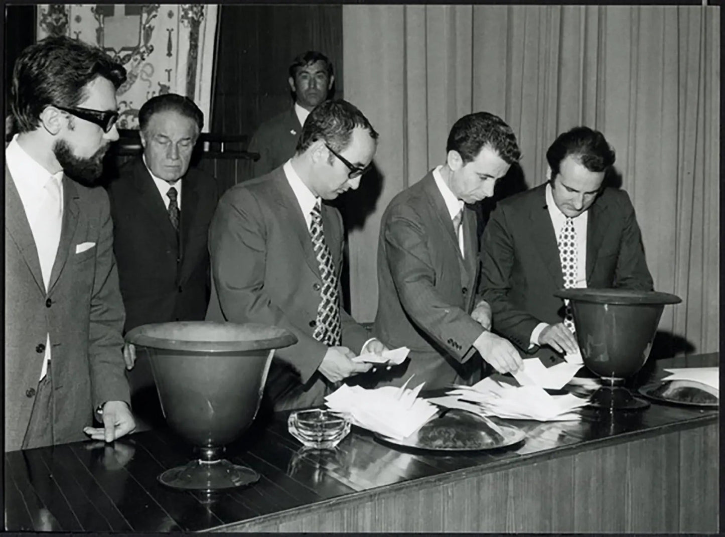 Votazione in Consiglio Regionale Milano 1970 Ft 37804 - Stampa 24x18 cm - Farabola Stampa ai sali d'argento