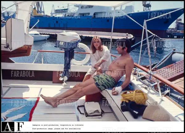 Walter Chiari e Alida Chelli in barca, 1971 - Farabola Immagine digitale