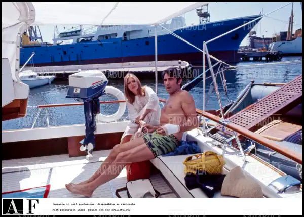 Walter Chiari e Alida Chelli in barca, 1971 - Farabola Immagine digitale
