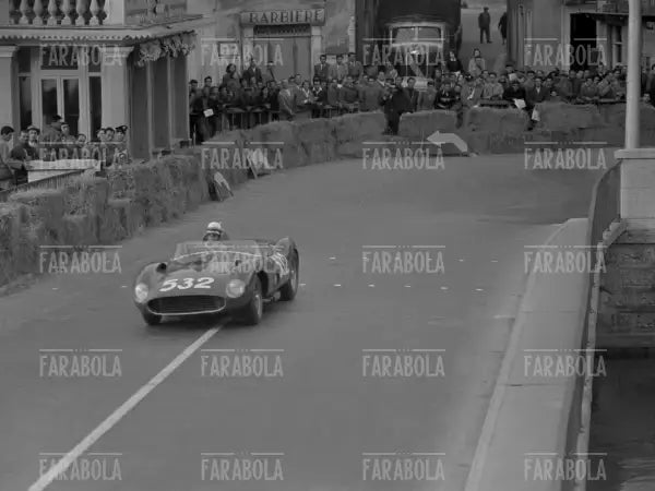 Wolfgang von Trips su Ferrari 315 S, Mille Miglia, 1957 - Farabola Immagine digitale