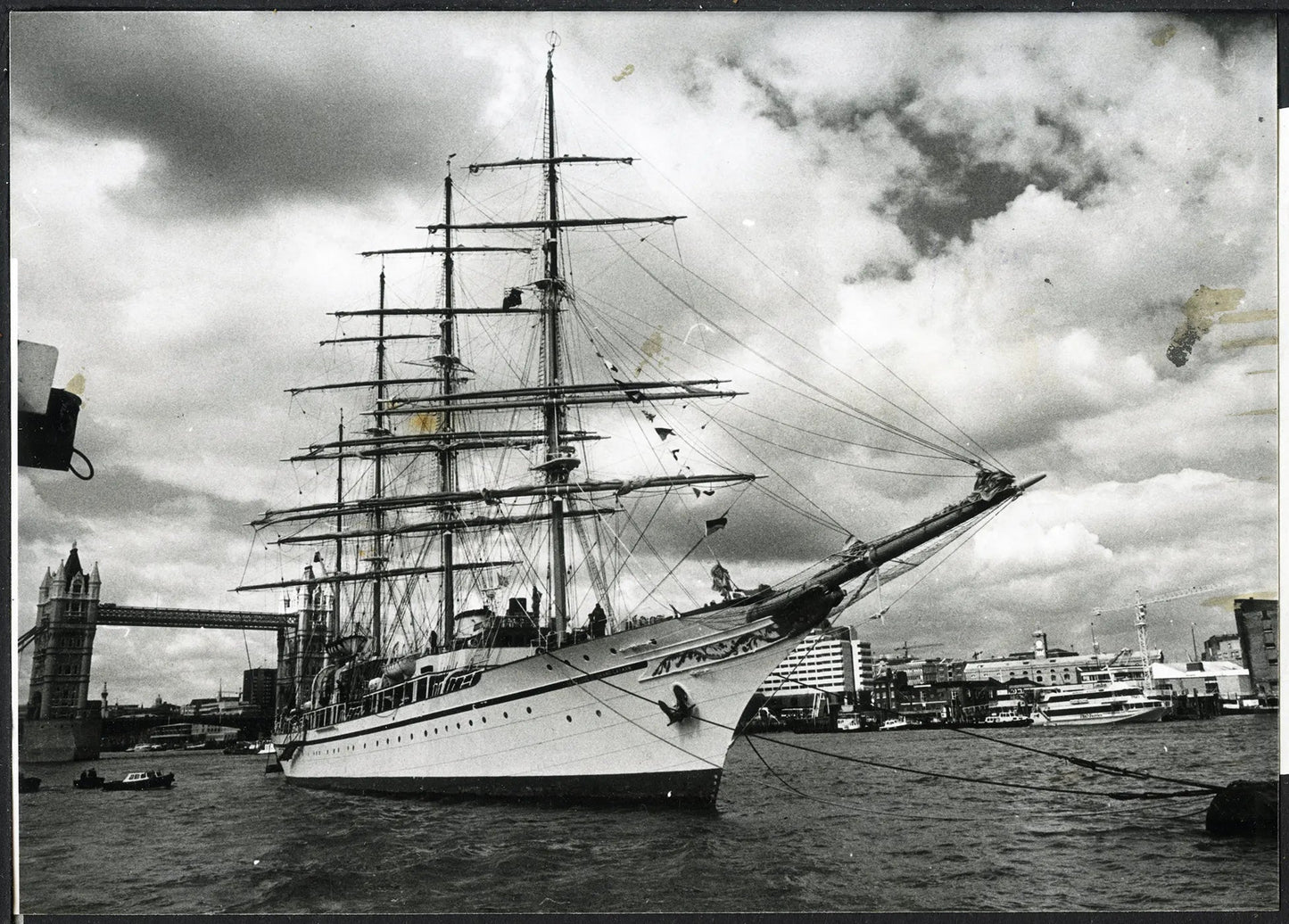 Yacht Sea Cloud arriva a Londra 1980 Ft 36213 - Stampa 12x18 cm - Farabola Stampa ai sali d'argento