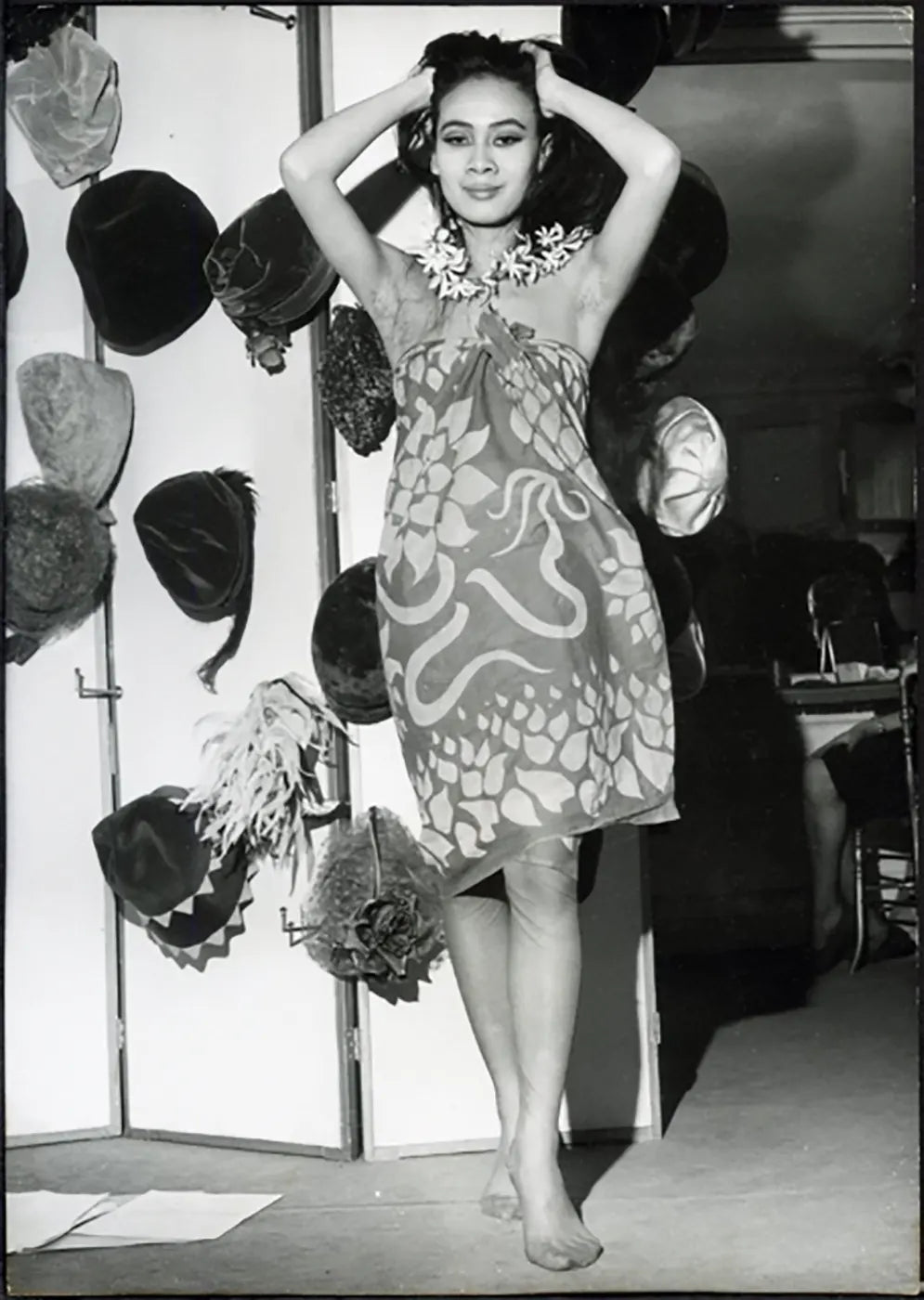 Yen Pothier, modella Pierre Cardin 1961 Ft 36369 - Stampa 13x18 cm - Farabola Stampa ai sali d'argento