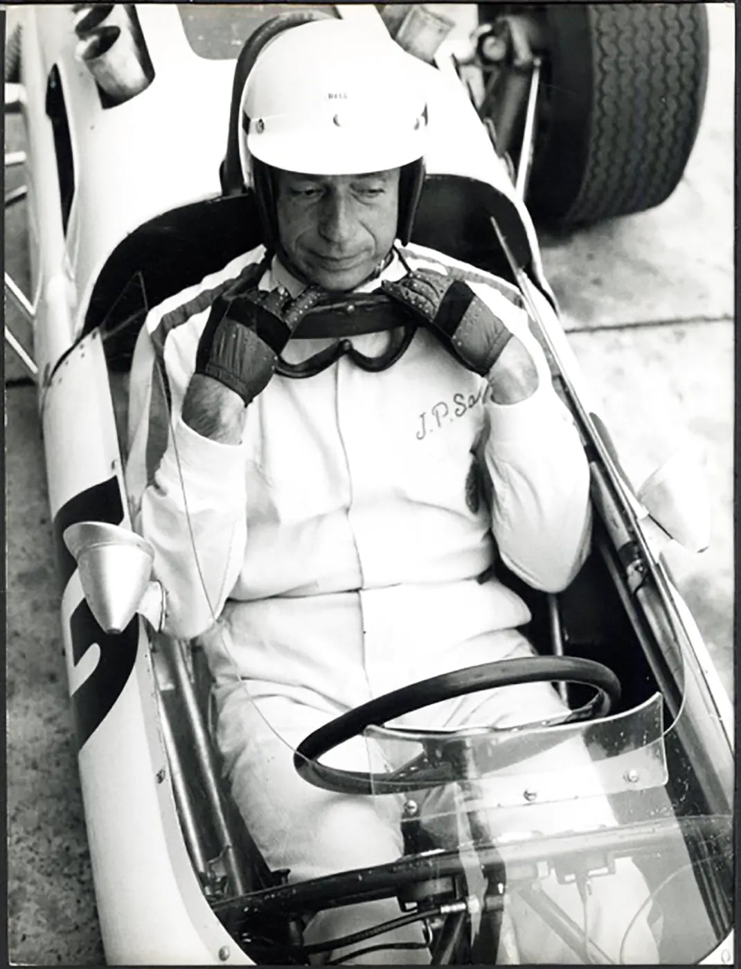 Yves Montand sul set di Grand Prix 1966 Ft 37834 - Stampa 21x27 cm - Farabola Stampa ai sali d'argento