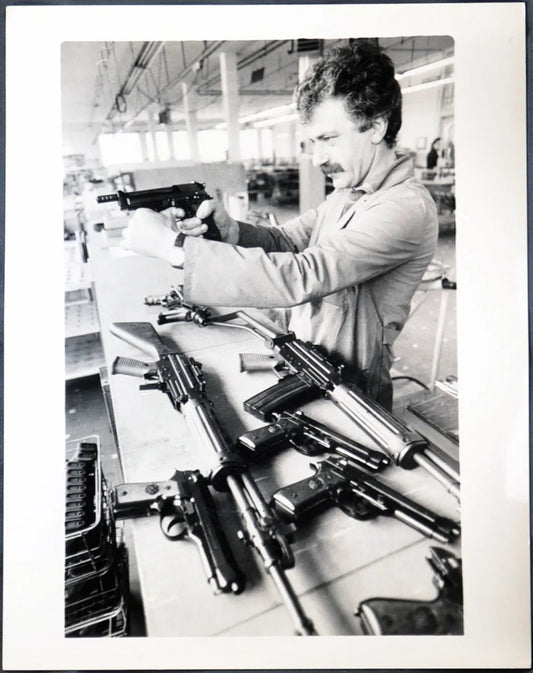 Beretta Assemblaggio Armi 1985 Ft 2106 - Stampa 24x30 cm - Farabola Stampa ai sali d'argento