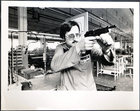 Beretta Assemblaggio Armi 1985 Ft 2115 - Stampa 24x30 cm - Farabola Stampa ai sali d'argento