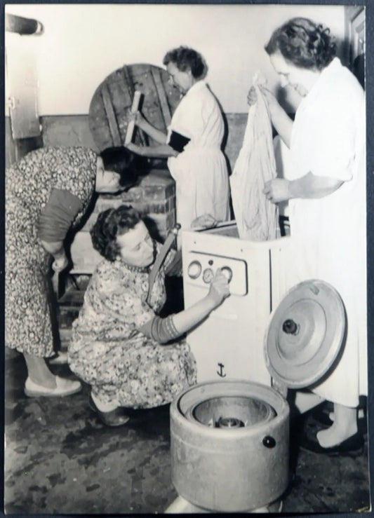 Berlino Est Arrivano le lavatrici 1960 Ft 1386 - Stampa 20x15 cm - Farabola Stampa ai sali d'argento