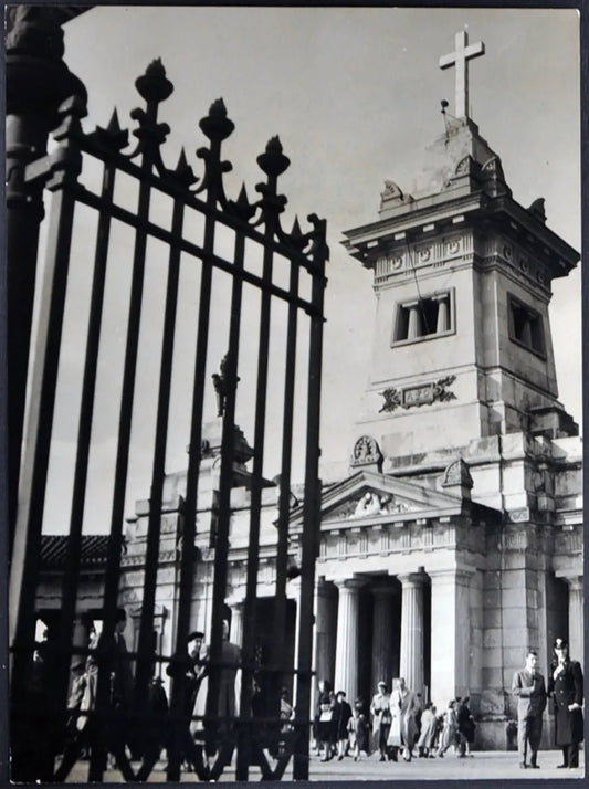 Crisantemi al Cimitero anni 60 Ft 1922 - Stampa 24x18 cm - Farabola Stampa ai sali d'argento