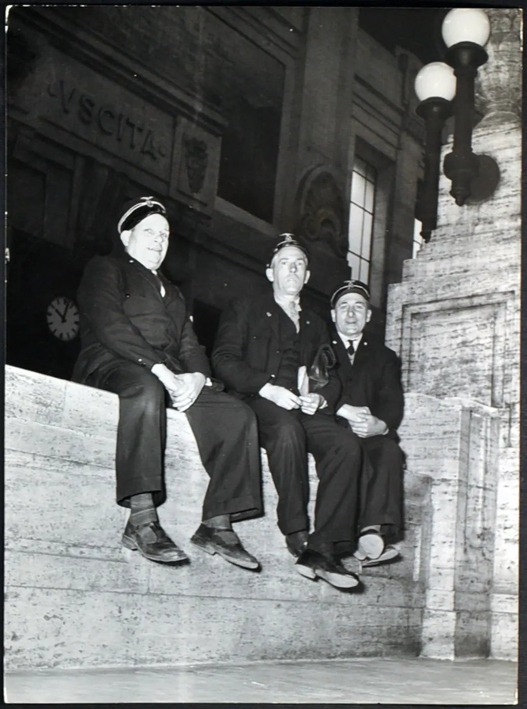 Ferrovieri in Stazione Centrale 1953 Ft 2329 - Stampa 24x18 cm - Farabola Stampa ai sali d'argento