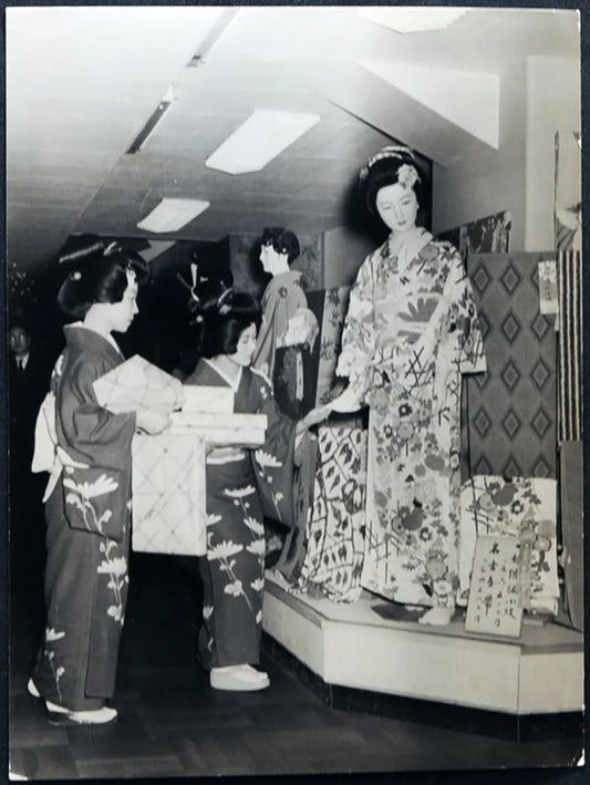 Giappone Geishe anni 60 Ft 1527 - Stampa 18x13 cm - Farabola Stampa ai sali d'argento