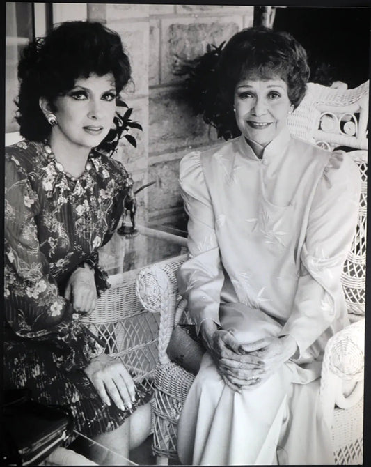 Gina Lollobrigida e Jane Wyman Falcon Crest Ft 947 - Stampa 27x37 cm - Farabola Stampa ai sali d'argento