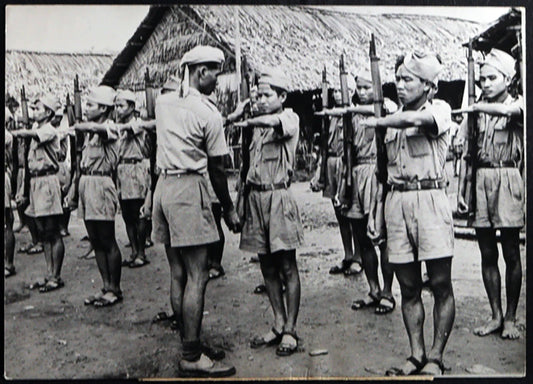 Guerra del Vietnam Giovani alle armi 1952 Ft 1452 - Stampa 18x13 cm - Farabola Stampa ai sali d'argento