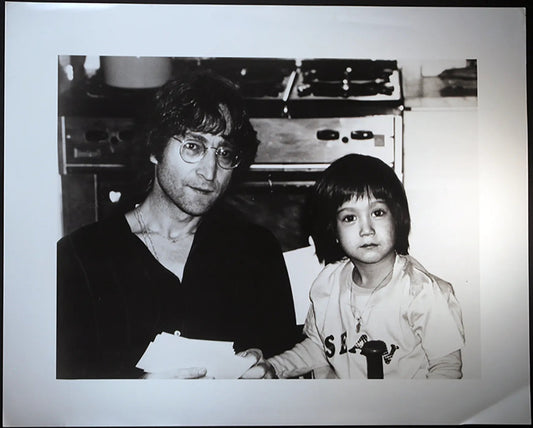 John Lennon e il figlio Sean anni 70 Ft 816 - Stampa 30x40 cm - Farabola Stampa ai sali d'argento