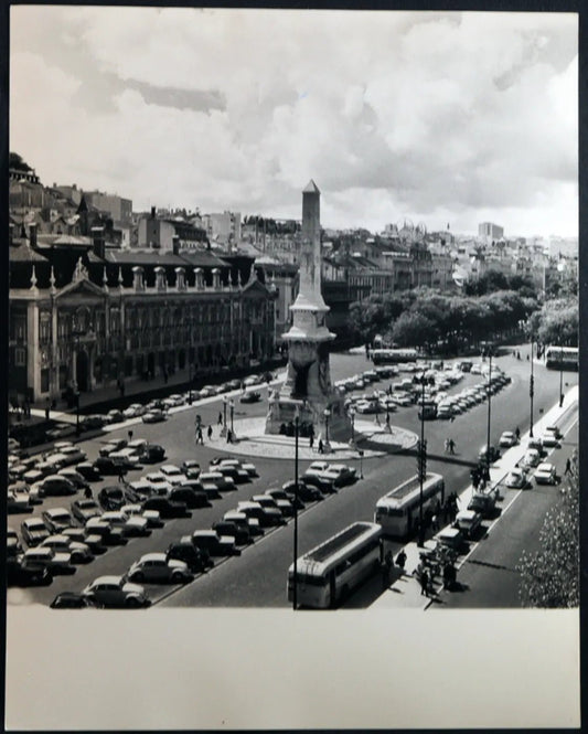 Lisbona Piazza dos Restauradores anni 60 Ft 1468 - Stampa 21x27 cm - Farabola Stampa ai sali d'argento