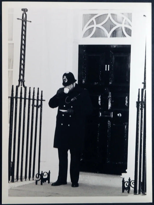 Londra Poliziotto a Downing Street Ft 1490 - Stampa 24x18 cm - Farabola Stampa ai sali d'argento
