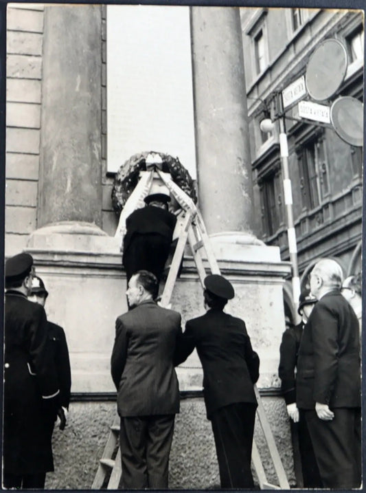Anniversario Liberazione Milano 1954 Ft 1234 - Stampa 24x18 cm - Farabola Stampa ai sali d'argento