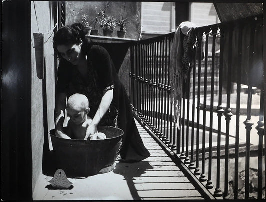 Milano Bagnetto sul balcone Ft 383 - Stampa 30x40 cm - Farabola Stampa ai sali d'argento