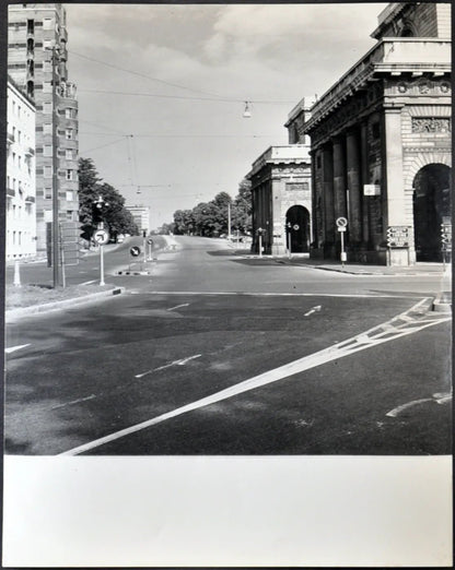 Bastioni di Porta Romana Milano anni 70 Ft 1968 - Stampa 21x27 cm - Farabola Stampa ai sali d'argento