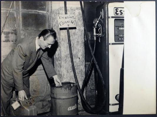 Milano Benzina esaurita 1956 Ft 1205 - Stampa 24x18 cm - Farabola Stampa ai sali d'argento