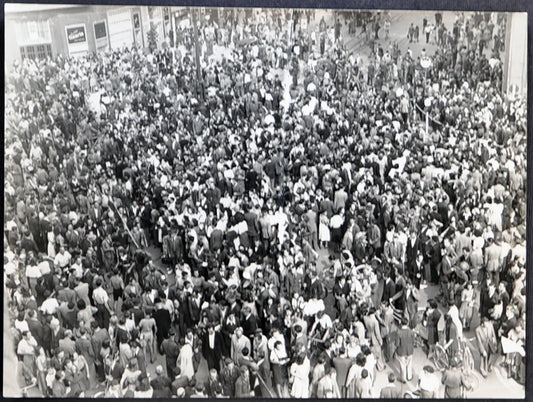 Folla in piazza Duomo Milano 1943 Ft 1866 - Stampa 24x18 cm - Farabola Stampa ai sali d'argento