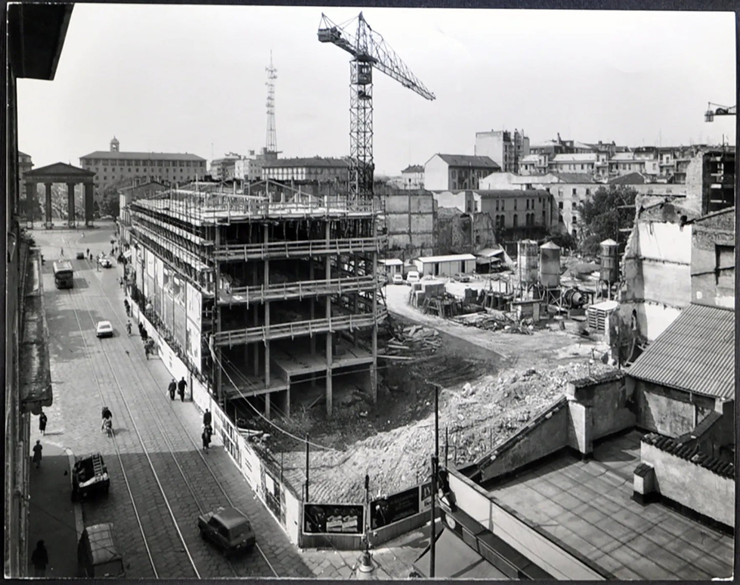 Lavori in Porta Ticinese Milano 1979 Ft 2053 - Stampa 21x27 cm - Farabola Stampa ai sali d'argento