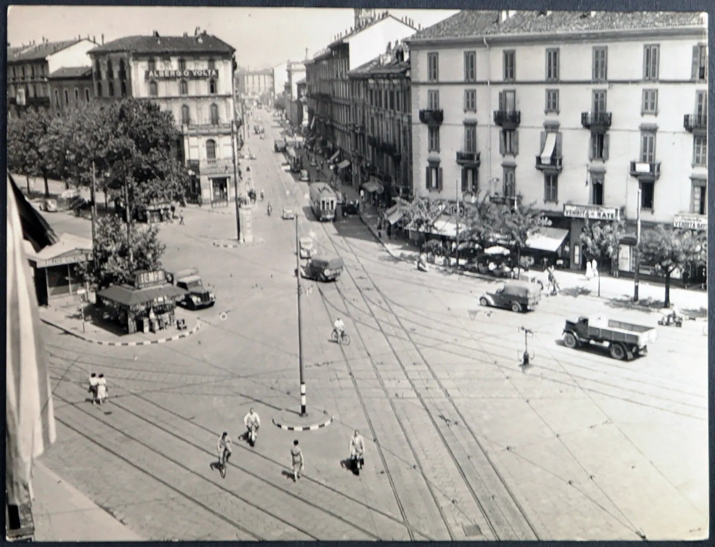 Piazzale Volta Milano anni 60 Ft 1354 - Stampa 24x18 cm - Farabola Stampa ai sali d'argento