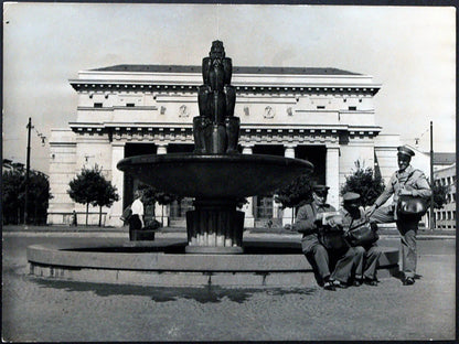 Milano Postini in Stazione Centrale Ft 1544 - Stampa 24x18 cm - Farabola Stampa ai sali d'argento