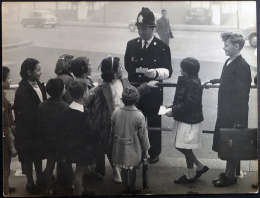 Primo giorno di scuola Milano 1957 Ft 1217 - Stampa 24x18 cm - Farabola Stampa ai sali d'argento