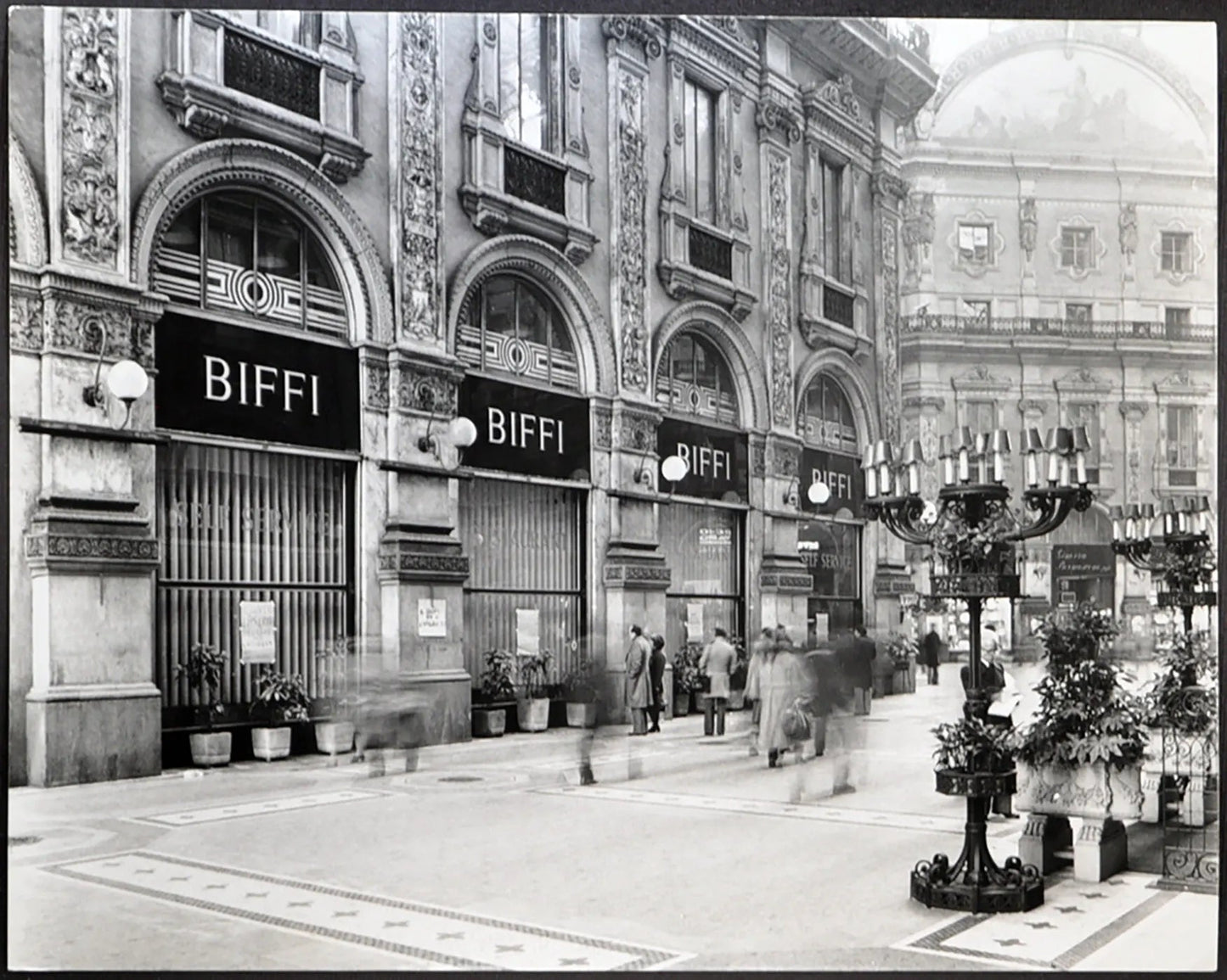 Ristorante Biffi Milano anni 70 Ft 1978 - Stampa 21x27 cm - Farabola Stampa ai sali d'argento