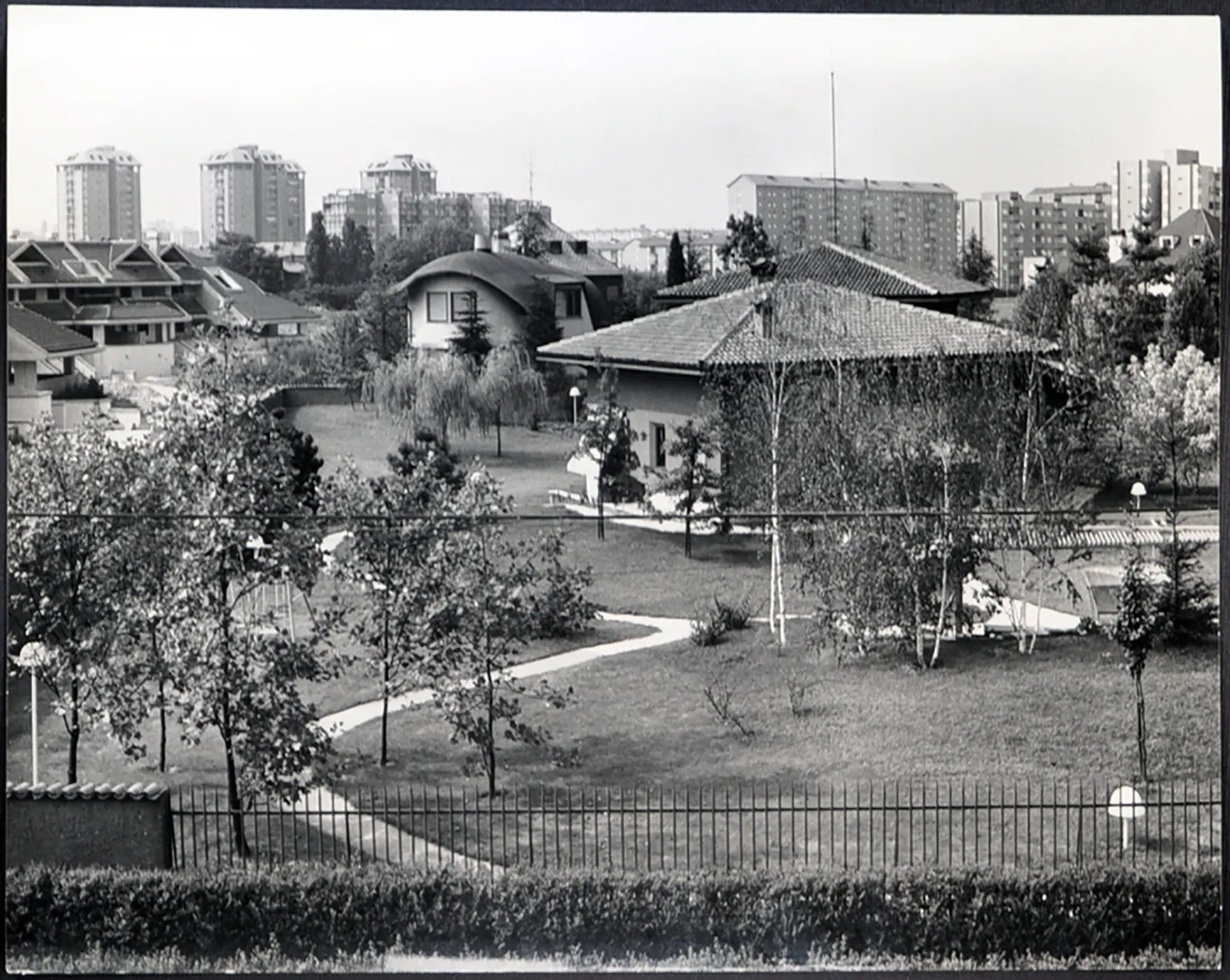 Villette in via Ippodromo Milano anni 70 Ft 1971 - Stampa 21x27 cm - Farabola Stampa ai sali d'argento