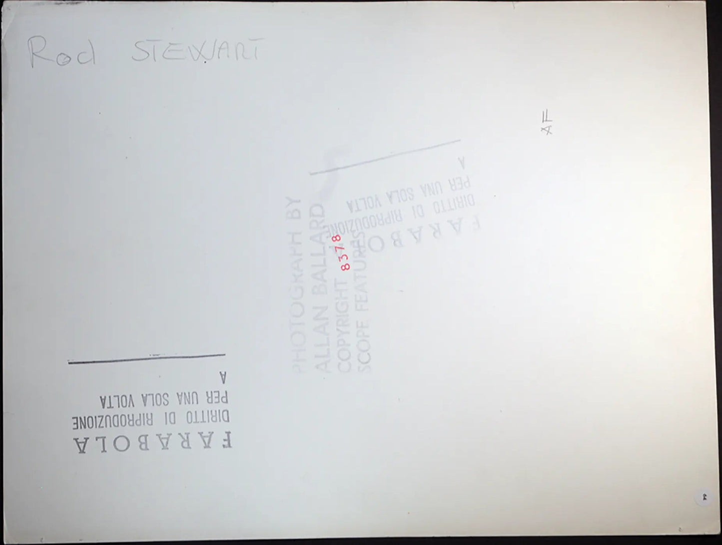 Rod Stewart si fa un massaggio Ft 64 - Stampa 27x37 cm - Farabola Stampa ai sali d'argento