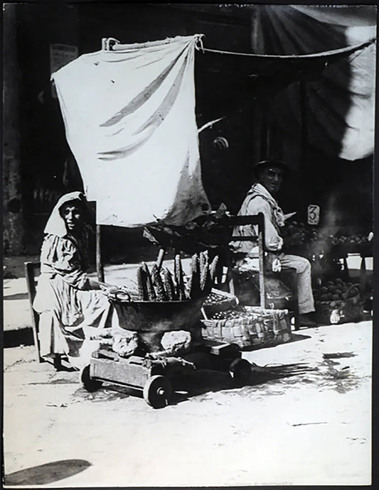 Napoli Venditrice di pannocchie 1906 Ft 523 - Stampa 30x24 cm - Farabola Stampa ai sali d'argento