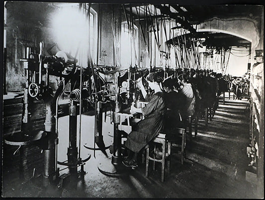 Operaie in uno spolettificio 1915 Ft 754 - Stampa 30x24 cm - Farabola Stampa ai sali d'argento