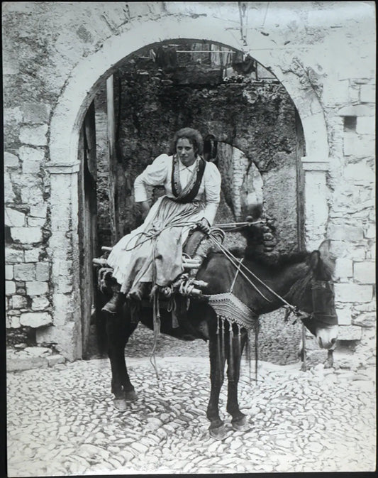 Sanremo Contadina con mulo 1900 Ft 199 - Stampa 30x24 cm - Farabola Stampa ai sali d'argento