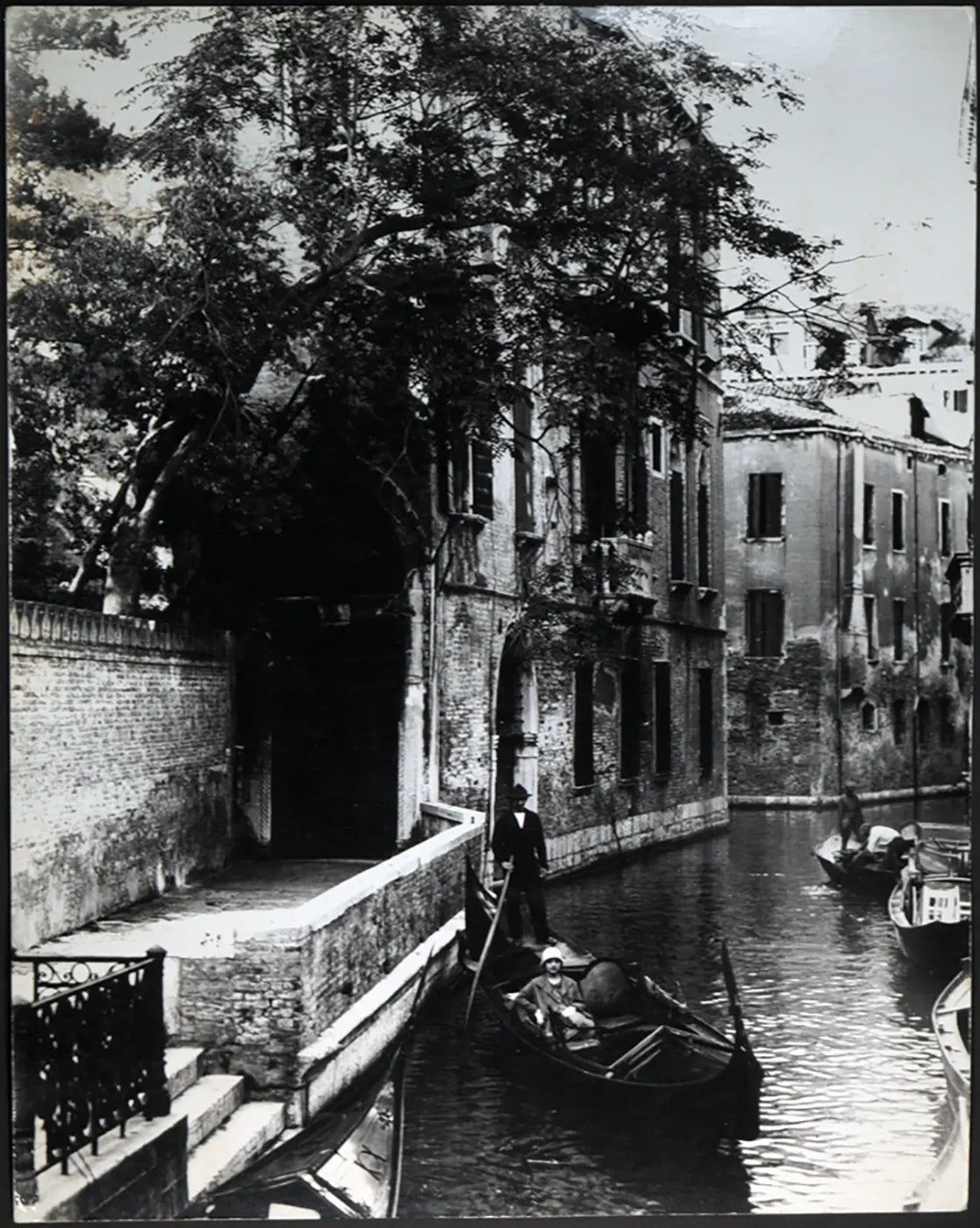 Venezia Gondola in un canale 1932 Ft 426 - Stampa 30x24 cm - Farabola Stampa ai sali d'argento